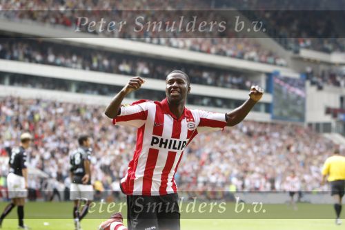 Eindhoven, 23 September 2007 Seizoen 2007/2008 Kompetitewedstrijd PSV-Feyenoord, eindstand 4-0
Edison Mendez is blij met zijn doelpunt (2-0)