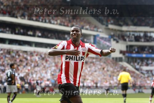 Eindhoven, 23 September 2007 Seizoen 2007/2008 Kompetitewedstrijd PSV-Feyenoord, eindstand 4-0
Edison Mendez is blij met zijn doelpunt (2-0)