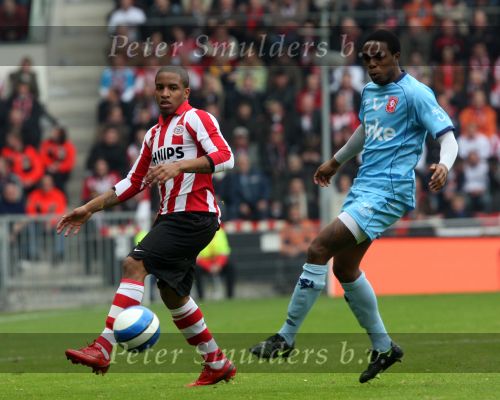 Eindhoven, 13 April 2008 Kampioenswedstrijd PSV-FC Twente, eindstand 1-1 Seizoen 2007/2008. PSV daardoor nog niet kampioen.
Edson Braafheid in duel met Jefferson Farfan