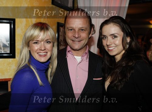 Uitgeest 19 januari 2009
Feest Henk Geels n Bobs saloon. Eduqrd Schaepman met Suze en Marloes Mens
Peter Smulders bv
