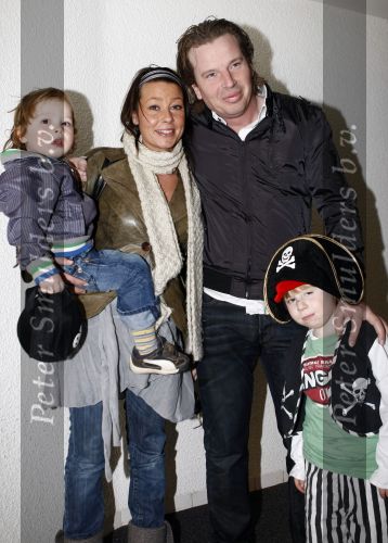 Rotterdam 22 maart 2009
Premiere Piet Piraat in het oude Luxor. Edwin Jansen met zijn vrouw en kinderen
Peter Smulders bv
