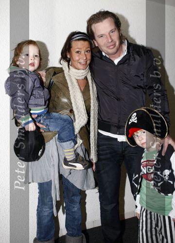 Rotterdam 22 maart 2009
Premiere Piet Piraat in het oude Luxor. Edwin Jansen met zijn vrouw en kinderen
Peter Smulders bv