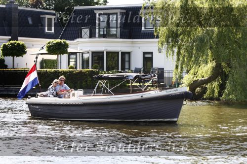 Nigtevecht, 24 Mei 2009
Edwin Smulders met zijn zwangere vrouw Anouk Smulders in hun sloep varend over de Vecht richting Muiden