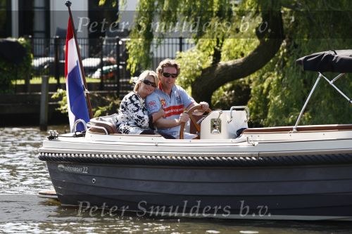 Nigtevecht, 24 Mei 2009
Edwin Smulders met zijn zwangere vrouw Anouk Smulders in hun sloep varend over de Vecht richting Muiden
