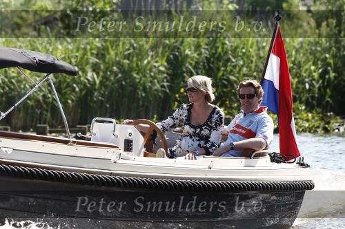 Nigtevecht, 24 Mei 2009
Edwin Smulders met zijn zwangere vrouw Anouk Smulders in hun sloep varend over de Vecht richting Muiden