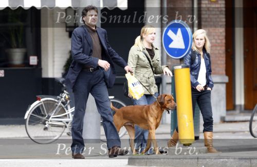 Amsterdam 11 september 2007
Edwin de Roy v Zuijdewijn met zijn hond wandelend op straat.