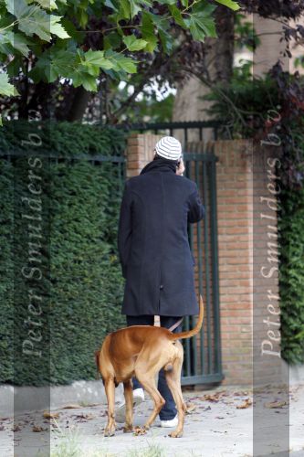 Amsterdam 12 oktober 2007
Edwin de Roy v Zuydewijn met zijn hond en gsm in Amsterdam.