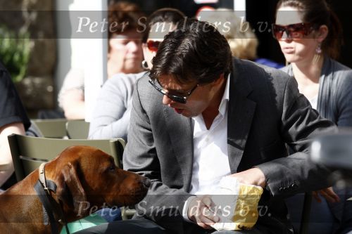 Amsterdam 22 april 2009
Edwin de Roy van Zuidewijn met zijn hond aan het wandelen en op terras bij Wildschut.
Peter Smulders bv