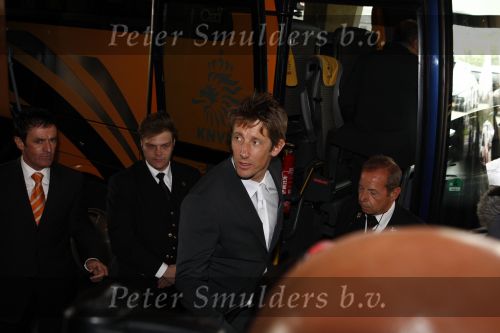 Noordwijk 3 juni 2008
Het Nederlands elftal vertrekt vanaf hotel huis ter Duin naar Schiphol voor het EK voetbal in Zwitserland en Oostenrijk. 
Edwin v d Sar