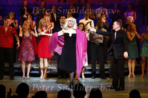 Utrecht 9 maart 2008
Premiere Dirty dancing met oa Martin v Bentem Anouk v Nes Jette Carolijn v d Berg Frances de Jong Chris Tates ea in het Beatrix theater. Eleanore Bergstein  
Peter Smulders bv