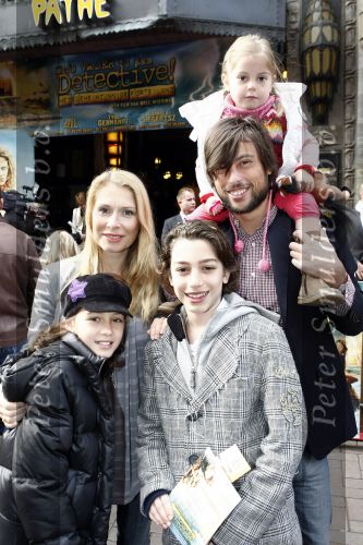 Amsterdam 5 april 2009
Premiere mijn vader is detective in Tuschinski. Elle v Rijn met man Kaja Wolfers en kinderen
Peter Smulders bv
