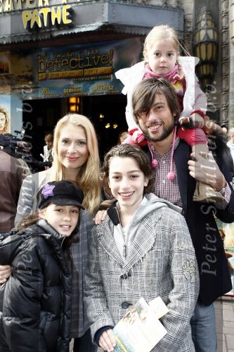 Amsterdam 5 april 2009
Premiere mijn vader is detective in Tuschinski. Elle v Rijn met man Kaja Wolfers en kinderen
Peter Smulders bv