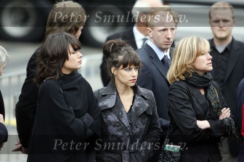Amsterdam 4 mei 2009
Dodenherdenking op de dam met oa aanwezig Koningin Beatrix Prins Willem Alexander en prinses maxima. Ellen ten Damme
Peter Smulders bv