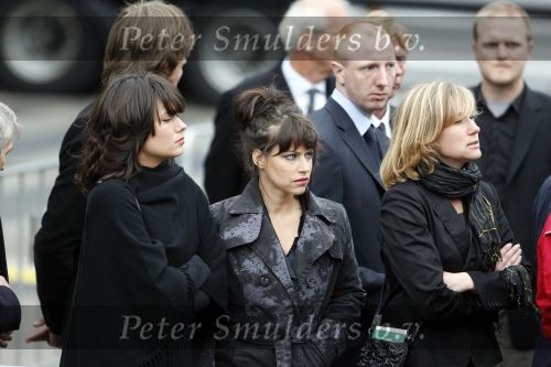 Amsterdam 4 mei 2009
Dodenherdenking op de dam met oa aanwezig Koningin Beatrix Prins Willem Alexander en prinses maxima. Ellen ten Damme
Peter Smulders bv