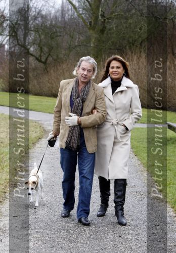 Amstelveen 20 februari 2009
Els v Lunteren met partner Taco en hond aan het wandelen.
Peter Smulders bv