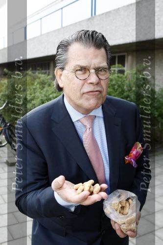 Amsterdam 5 april 2009
Emile Ratelband moet 15 kg afvallen.
Peter Smulders bv