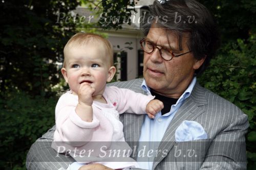 Oosterbeek 25 juni 2008
Emile Ratelband en zijn ex vrouw Moon bij het huwelijk van Rob de Nijs en Henriette.
Hun dochter Royce is er ook bij.
