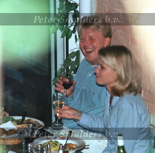 Den Haag , 22 augustus 1998
Emily Bremers samen met Prins Willem Alexander dinerend
in een Haags restaurant.