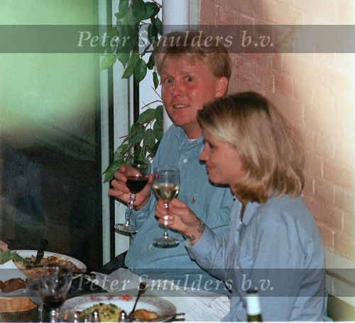 Den Haag , 22 augustus 1998
Emily Bremers samen met Prins Willem Alexander dinerend
in een Haags restaurant.