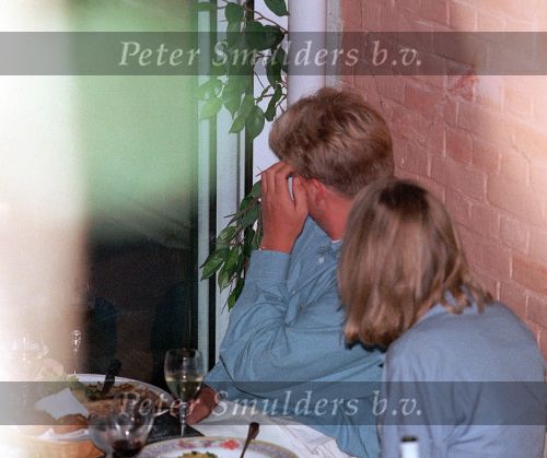 Den Haag , 22 augustus 1998
Emily Bremers samen met Prins Willem Alexander dinerend
in een Haags restaurant.