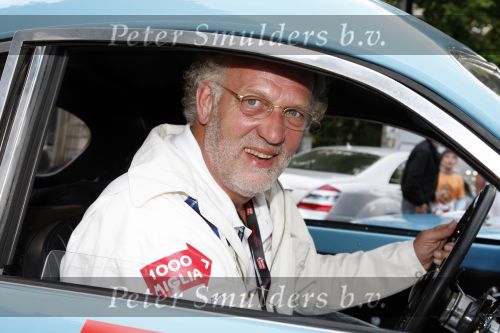 Brescia 15 mei 2008
Start van de Mille Miglia in Brescia. State of art rijdt met 2 porsches mee. Engelbert Kersten