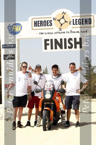 Dakar 23 maart 2008
Straatbeeld in Dakar waar de heroes legend eindigt. Eric Verhoef
Peter Smulders bv