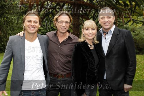 Amsterdam 12 oktober 2007
Presentatie idols met Gordon Wendy v Dijk Martijn Krabbe Eric v Tijn John Ewbank en Jerney Kaagman bij hotel arena.
