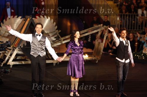 Amsterdam 17 december 2007
Tros Kerstcircus bij afrika afrika .Caroline de Bruijn en Erik de Vogel met kinderen