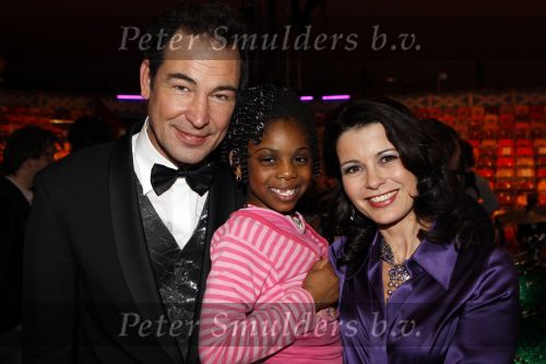Amsterdam 17 december 2007
Tros Kerstcircus bij afrika afrika .Caroline de Bruijn en Erik de Vogel met kinderen