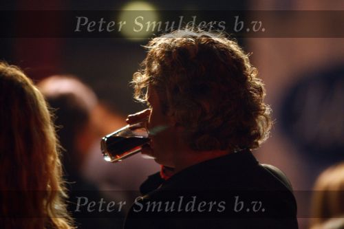 Hilversum 12 januari 2008
Erland Galjaard op naborrel van idols. Hij heeft niet met Wendy v Dijk staan praten.