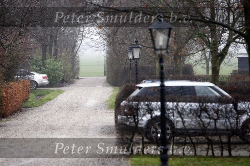 Nigtevecht 16 maart 2008
De auto van Wendy v Dijk e Erland Galjaard staan zondag ochtend nog steeds voor het huis van Wendy v Dijk.
Peter Smulders bv