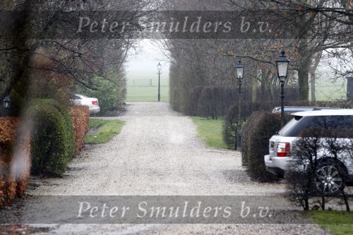 Nigtevecht 16 maart 2008
De auto van Wendy v Dijk e Erland Galjaard staan zondag ochtend nog steeds voor het huis van Wendy v Dijk.
Peter Smulders bv