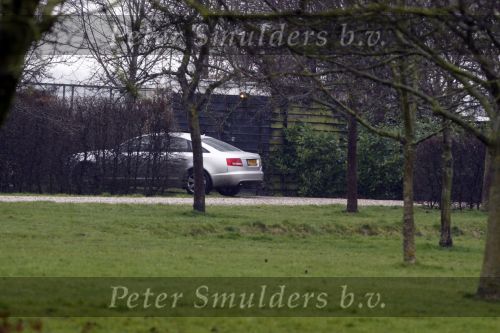 Nigtevecht 16 maart 2008
De auto van Wendy v Dijk e Erland Galjaard staan zondag ochtend nog steeds voor het huis van Wendy v Dijk.
Peter Smulders bv