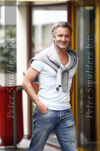 Amsterdam 17 april 2009
Wendy v Dijk wordt door haar vriend Erland Galjaard naar het AMC ziekenhuis gebracht om haar gebroken voet in het loop gips te zetten.
Peter Smulders bv