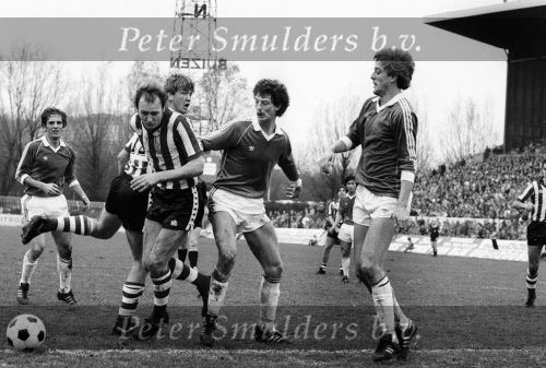 Rotterdam, 22 November 1981 Sparta-PSV, eindstand 0-2 Seizoen 1981/1982
Piet Wildschut, Ernie Brandts David Loggy, Louis v Gaal, Adrie v Kraaij