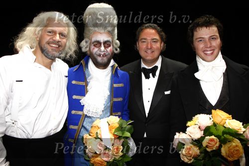 Rotterdam 20 april 2008
Premiere Les Miserables in het nieuwe luxor .Rene v Kooten Jamai Looman Carlo Boszhard en Erwin v Lambaart
Peter Smulders bv