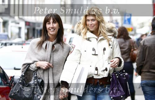 Amsterdam 4 februari 2008
Estelle Gullit met Rebecca Swart op de pc hooftstraat.