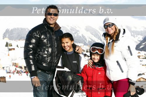 Fiss 15 februari 2009
Ruud en Estelle Gullit met hun kinderen Joelle en Maxim op ski vakantie in Fiss.
Peter Smulders bv