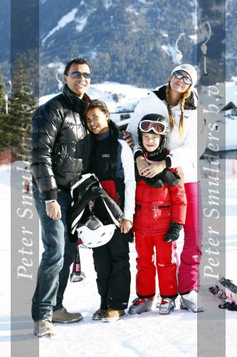 Fiss 15 februari 2009
Ruud en Estelle Gullit met hun kinderen Joelle en Maxim op ski vakantie in Fiss.
Peter Smulders bv