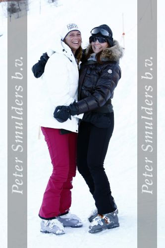 Fiss 15 februari 2009
Ruud en Estelle Gullit met hun kinderen Joelle en Maxim op ski vakantie in Fiss. Estelle Gullit met Leontine Borsato
Peter Smulders bv