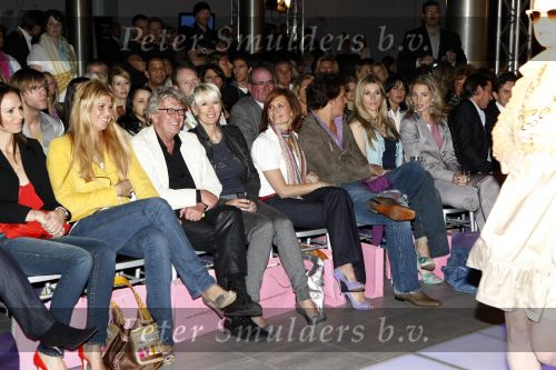 Amsterdam 16 maart 2008
Modeshow Danie Bles in expo 21. Estelle Gullit Jan en Monique des Bouvrie  Leco v Zadelhoff Leontine Borsato en Danielle Overgaag
Peter Smulders bv