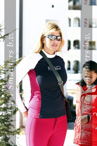 Fiss 28 februari 2008
Estelle Gullit en Joelle en Maxim op wintersport/ skivakantie in Fiss. Ruud is er niet bijn vanwege trainingskamp LA Galaxy waar hij trainer is.
Peter Smulders bv