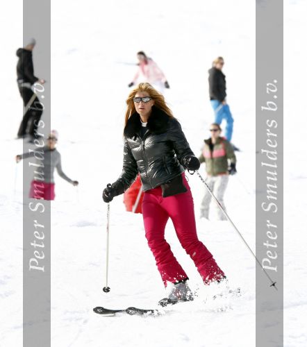 Fiss 28 februari 2008
Estelle Gullit en Joelle en Maxim op wintersport/ skivakantie in Fiss. Ruud is er niet bijn vanwege trainingskamp LA Galaxy waar hij trainer is.
Peter Smulders bv
