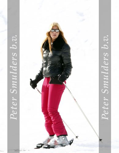 Fiss 28 februari 2008
Estelle Gullit en Joelle en Maxim op wintersport/ skivakantie in Fiss. Ruud is er niet bijn vanwege trainingskamp LA Galaxy waar hij trainer is.
Peter Smulders bv