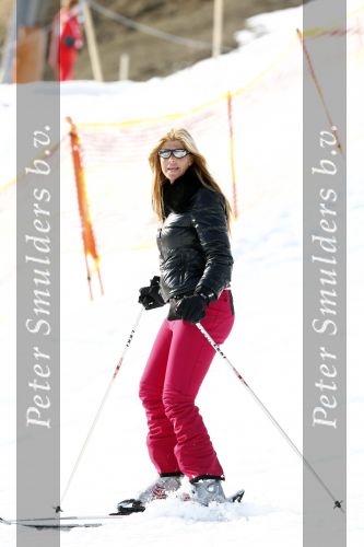 Fiss 28 februari 2008
Estelle Gullit en Joelle en Maxim op wintersport/ skivakantie in Fiss. Ruud is er niet bijn vanwege trainingskamp LA Galaxy waar hij trainer is.
Peter Smulders bv