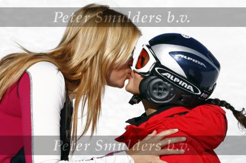 Fiss 28 februari 2008
Estelle Gullit en Joelle en Maxim op wintersport/ skivakantie in Fiss. Ruud is er niet bijn vanwege trainingskamp LA Galaxy waar hij trainer is.
Peter Smulders bv