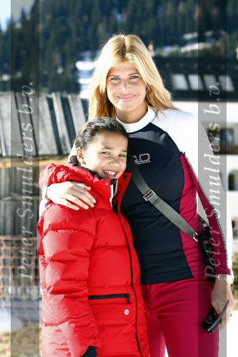 Fiss 28 februari 2008
Estelle Gullit en Joelle en Maxim op wintersport/ skivakantie in Fiss. Ruud is er niet bijn vanwege trainingskamp LA Galaxy waar hij trainer is.
Peter Smulders bv
