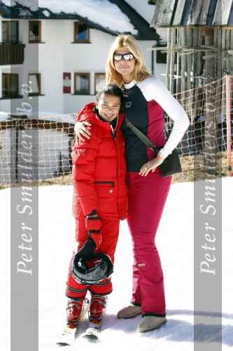 Fiss 28 februari 2008
Estelle Gullit en Joelle en Maxim op wintersport/ skivakantie in Fiss. Ruud is er niet bijn vanwege trainingskamp LA Galaxy waar hij trainer is.
Peter Smulders bv