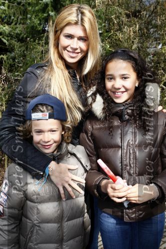 Kaatsheuvel 29 maart 2009
15 jarig bestaan van Princess in de efteling. Estelle Gullit met Joelle en Maxim
Peter Smulders bv