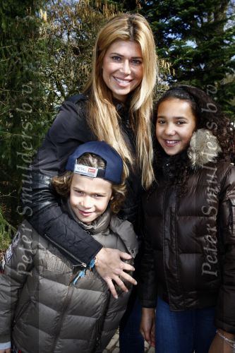 Kaatsheuvel 29 maart 2009
15 jarig bestaan van Princess in de efteling. Estelle Gullit met Joelle en Maxim
Peter Smulders bv